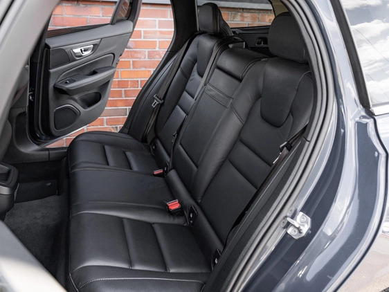 Volvo V60 cena 106900 przebieg: 143170, rok produkcji 2020 z Płońsk małe 781